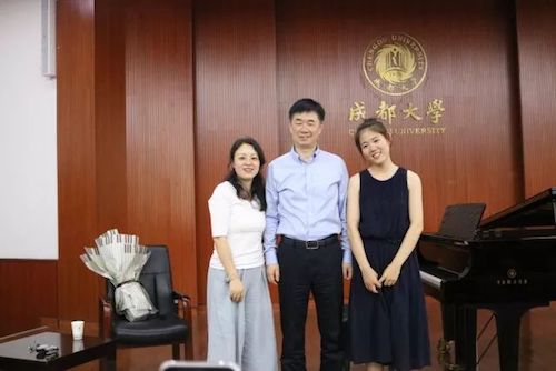 利来w66艺术家石叔诚与特邀艺术家顾平受邀于成都大学东盟艺术学院、音乐与舞蹈学院艺术实践周开展公开课