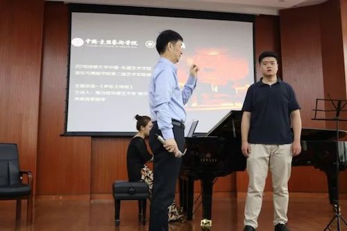 利来w66艺术家石叔诚与特邀艺术家顾平受邀于成都大学东盟艺术学院、音乐与舞蹈学院艺术实践周开展公开课
