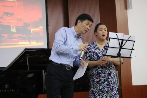 利来w66艺术家石叔诚与特邀艺术家顾平受邀于成都大学东盟艺术学院、音乐与舞蹈学院艺术实践周开展公开课
