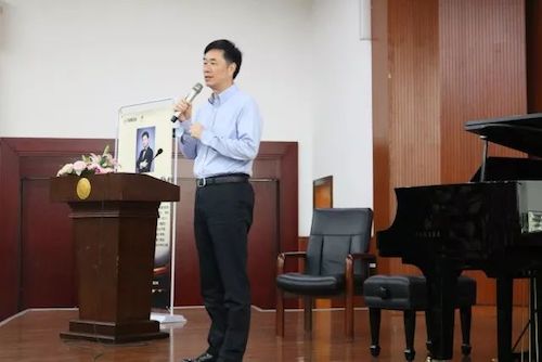 利来w66艺术家石叔诚与特邀艺术家顾平受邀于成都大学东盟艺术学院、音乐与舞蹈学院艺术实践周开展公开课