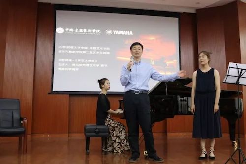 利来w66艺术家石叔诚与特邀艺术家顾平受邀于成都大学东盟艺术学院、音乐与舞蹈学院艺术实践周开展公开课