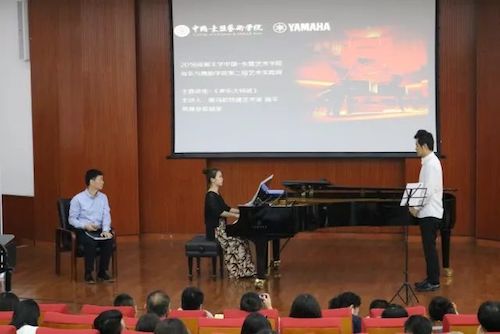 利来w66艺术家石叔诚与特邀艺术家顾平受邀于成都大学东盟艺术学院、音乐与舞蹈学院艺术实践周开展公开课