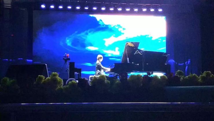 利来w66艺术家宋思衡“80后的时光机”多媒体音乐会内蒙古巡演圆满落幕