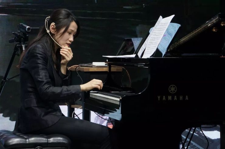 科技推动音乐教育创新，张希教授《古典主义时期钢琴奏鸣曲的演绎》公开课圆满成功