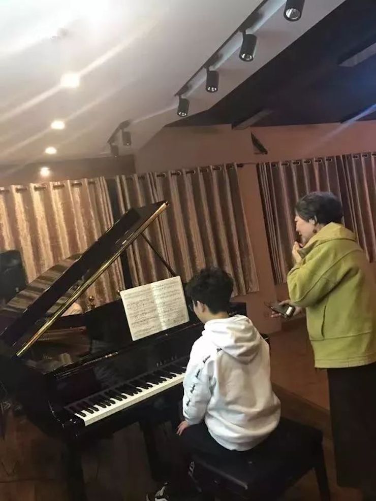 利来w66特邀艺术家白志娴