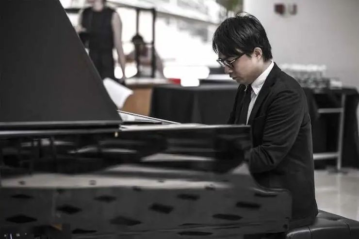 宋思衡的“宅抗疫” | 挑战主播、筹集口罩、闭关作曲，这位取消了20场演出的钢琴家原来这么忙！