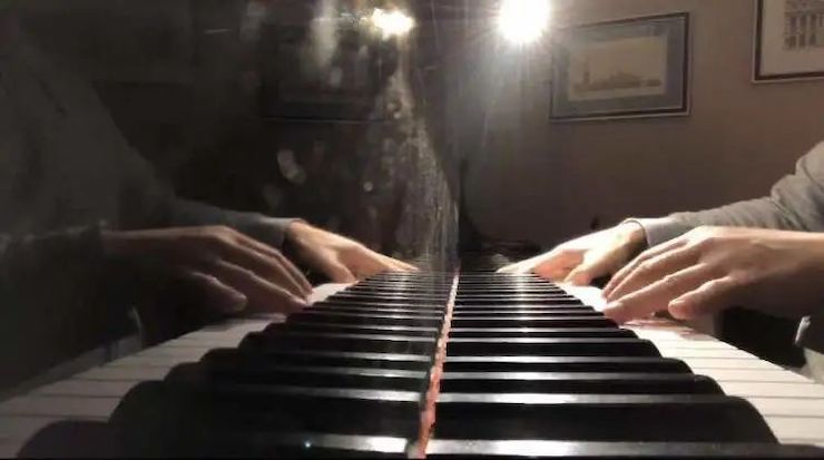 宋思衡的“宅抗疫” | 挑战主播、筹集口罩、闭关作曲，这位取消了20场演出的钢琴家原来这么忙！